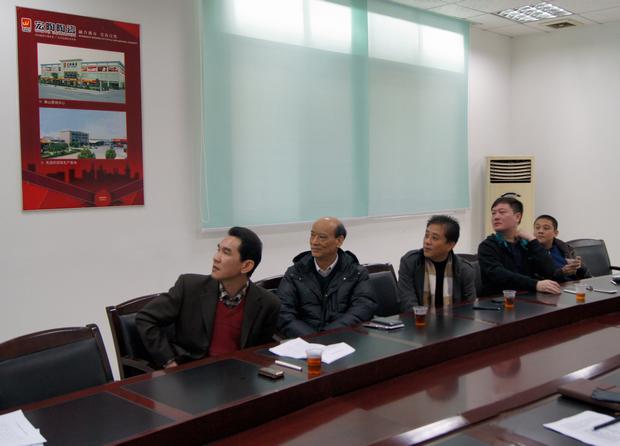 图8、点票、记票、宣布效果，，，，，，评委们都在主要注视着优异专卖店名单的出炉